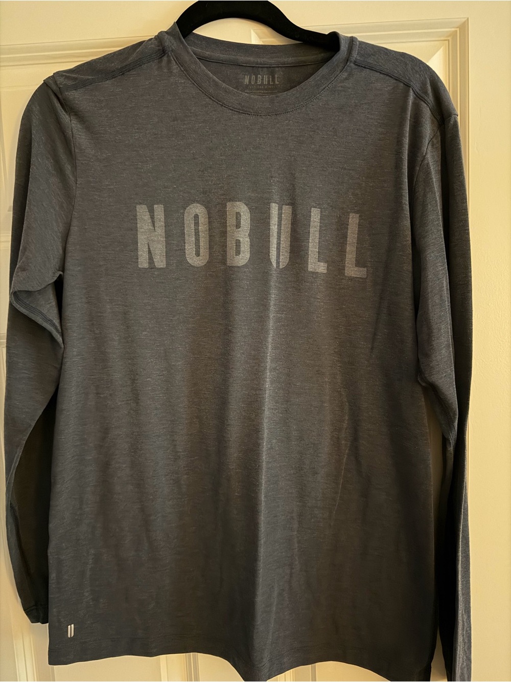 NOBULL Men's Long Sleeve Logo Tee - heather navy blue M